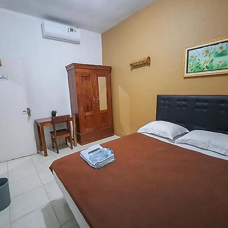 Syafa Homestay Syariah Mitra Reddoorz Tuban  Exteriör bild