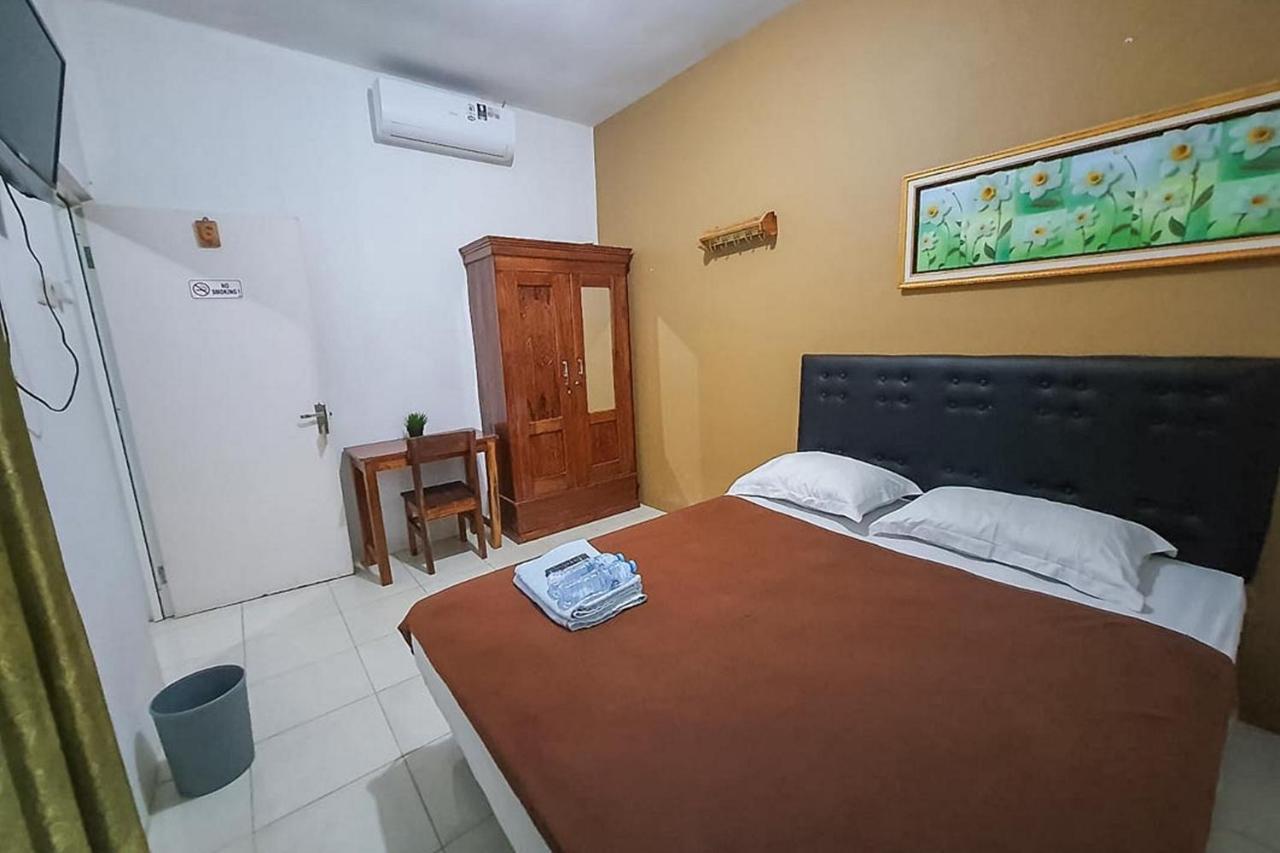 Syafa Homestay Syariah Mitra Reddoorz Tuban  Exteriör bild
